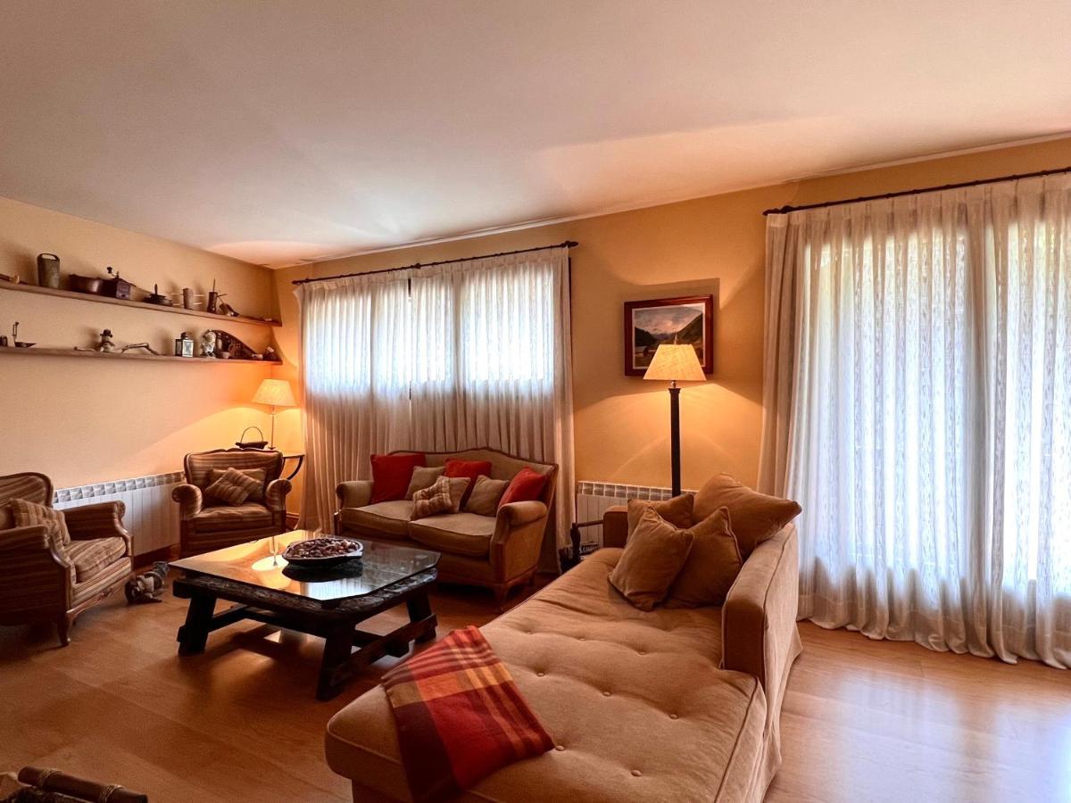 Apartament De La Vall Ferrera - L'Amfitriona Areu Exteriör bild