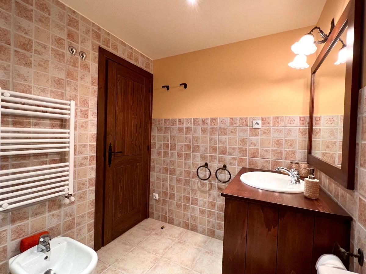 Apartament De La Vall Ferrera - L'Amfitriona Areu Exteriör bild
