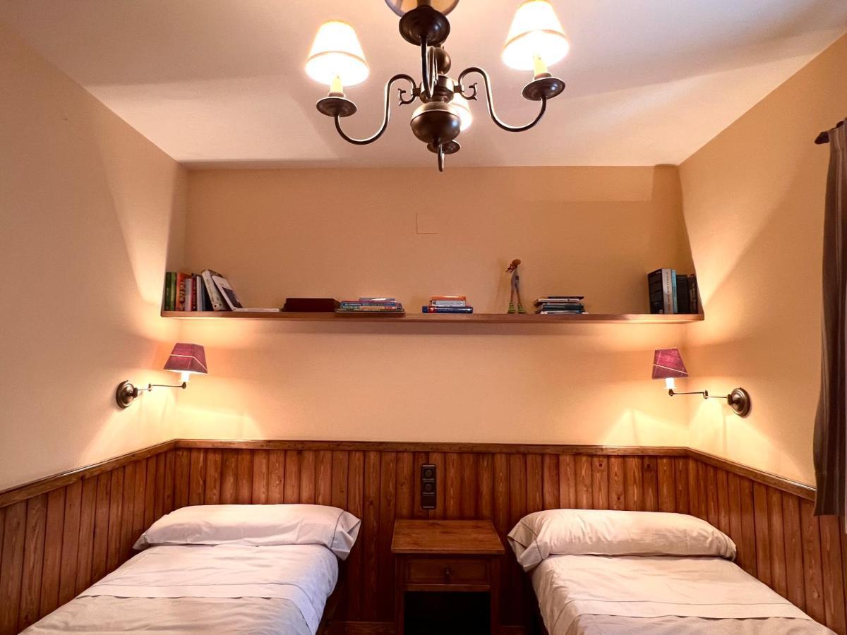 Apartament De La Vall Ferrera - L'Amfitriona Areu Exteriör bild